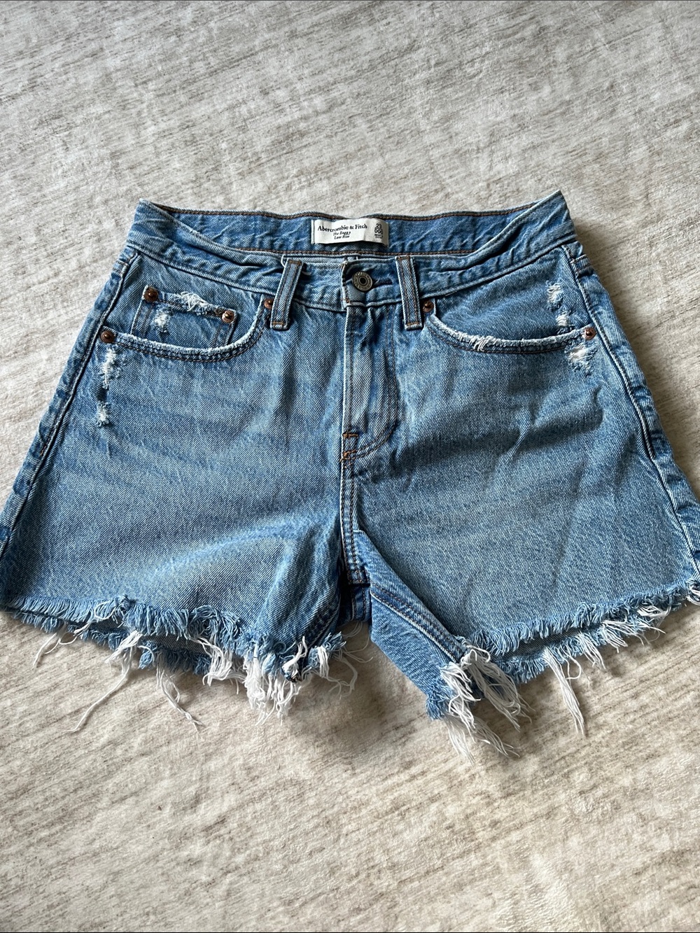 Abercrombie & Fitch Light Wash Frayed Hem Denim Shorts